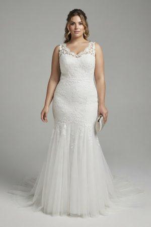 Vestido de novia de corte sirena con detalles de encaje floral y falda de tul