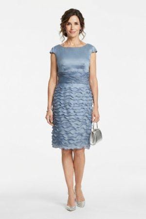 Conjunto de Ceremonia Azul con Falda de Volantes y Abrigo Estampado