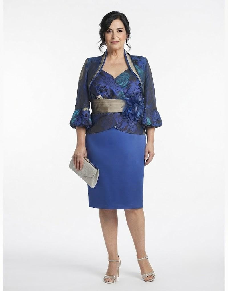 Conjunto de fiesta azul con chaqueta y top estampado