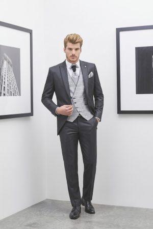 Traje de novio negro satinado en talla 50