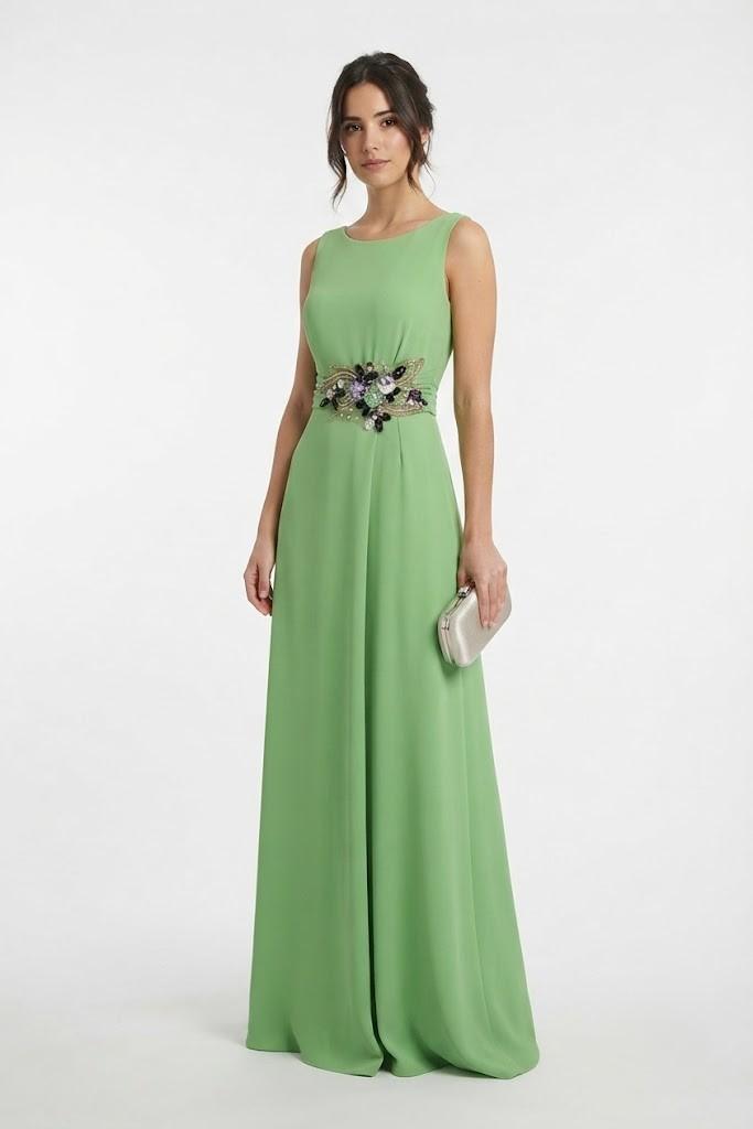 Vista completa de diseño exclusivo para mujer, ideal para eventos de noche, bodas y ocasiones especiales.