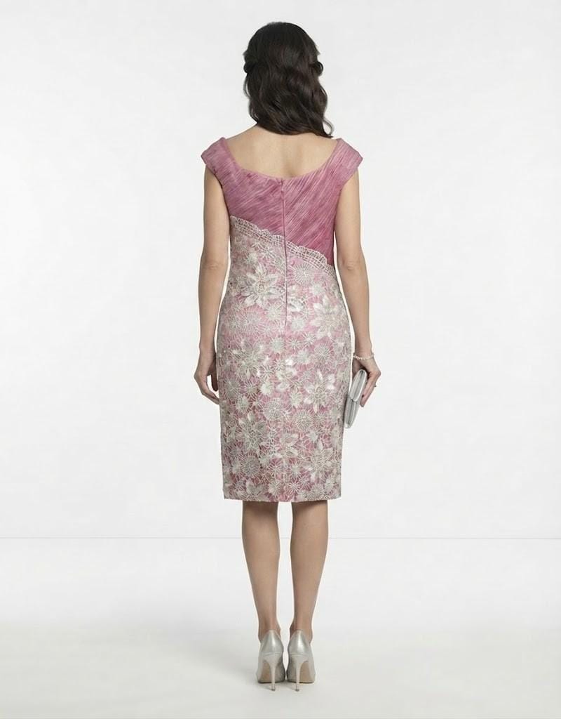 Vestido de Fiesta Corto con Cuerpo Plisado y Falda de Encaje Floral - Imagen 3
